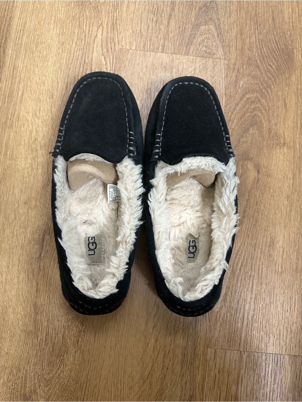 UGG Black Suede Shearling Lined Moccasin Slippers Women’s 9 Cozy Slip On